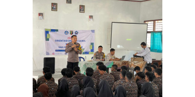 Kapolsek Natar memberikan materi tentang penyalah guna narkoba dan hukumnmya seperti apa