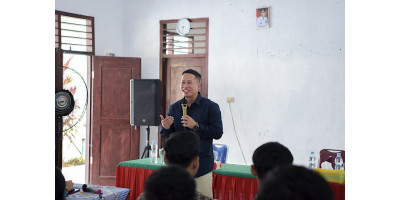 Wakil Rektor Universitas Teknokrat Indonesia memotivasi siswa SMAN 2 NATAR Jadi Pemimpin dan bentuk tim solid
