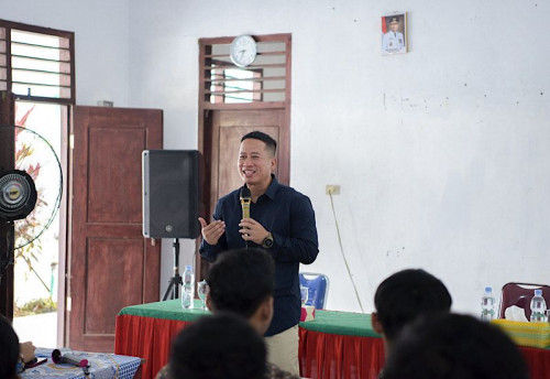Wakil Rektor Universitas Teknokrat Indonesia memotivasi siswa SMAN 2 NATAR Jadi Pemimpin dan bentuk tim solid
